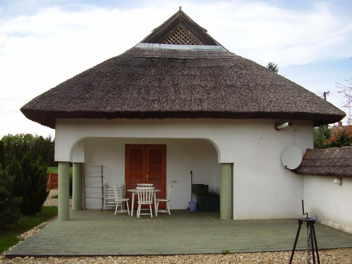 Csenye Vendeghaz Hotel Exterior photo