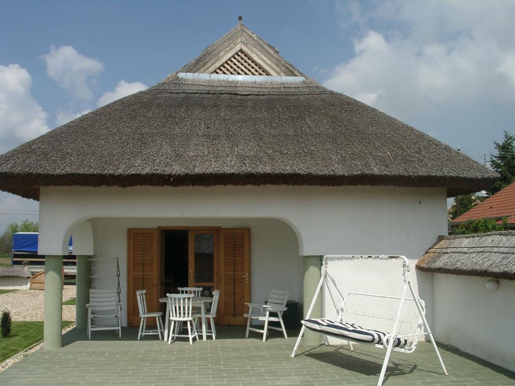 Csenye Vendeghaz Hotel Exterior photo